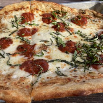 Apponaug Brewing Company - Margarita Pizza - Brewpubs Near Me - Warwick, Rhode Island