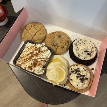 Crumbl - Valencia - What a gift! - Bakeries Near Me - Valencia, California Crumbl - Valencia - What a gift! - Bakeries Near Me - Valencia, California