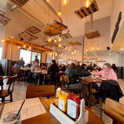 Maple & Hash - Dining room