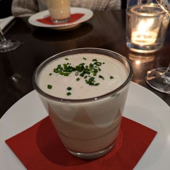 Vinothek Rossino - Vorsüppchen aus Kartoffelschaum mit Trüffelöl - Lounges Near Me - Schweinfurt, BY