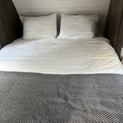 Tahoe Rv Rentals - Walk around bed with bedding and comfy pillows!