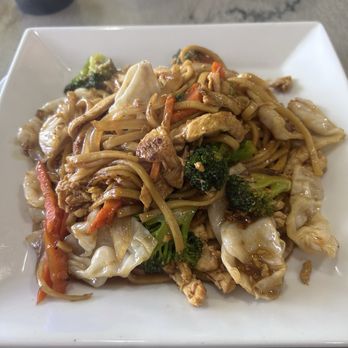 Mai Pad Thai Cuisine - My lunch. #35 on the menu. Lo mein with chicken. It was really good. - Noodles Near Me - Fort Smith, Arkansas Mai Pad Thai Cuisine - My lunch. #35 on the menu. Lo mein with chicken. It was really good. - Noodles Near Me - Fort Smith, Arkansas
