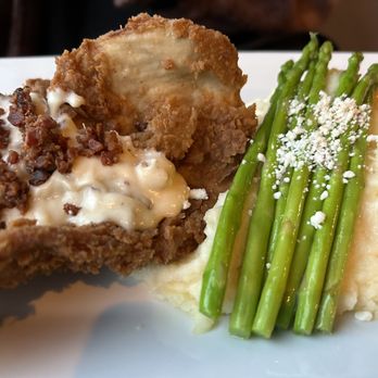 Black Sheep Cafe - Fried Chicken with Mashed Potatoes and Asparagus - New American Near Me - Provo, Utah Black Sheep Cafe - Fried Chicken with Mashed Potatoes and Asparagus - New American Near Me - Provo, Utah