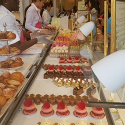 Ladurée - The succession of desserts