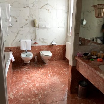 Hotel Danieli, Venice - Spacious bathroom - Hotels Near Me - Venezia, VE Hotel Danieli, Venice - Spacious bathroom - Hotels Near Me - Venezia, VE