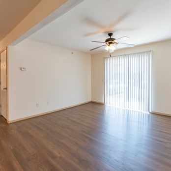 Battlefield Park Apartments - 1-Bedroom - Living Room & Hallway - Apartments Near Me - Springfield, Missouri Battlefield Park Apartments - 1-Bedroom - Living Room & Hallway - Apartments Near Me - Springfield, Missouri
