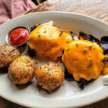 Smith - Eggs Benedict w/ Mushroom - Bars Near Me - Seattle, Washington