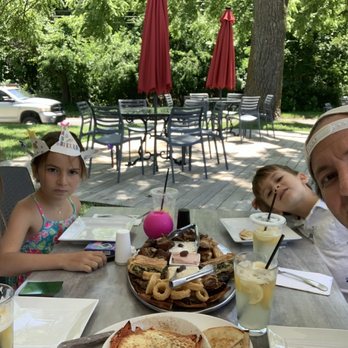 Hellenic - Family Fun at Hellenic Snack Bar & Restaurant !!! - Greek Near Me - East Marion, New York