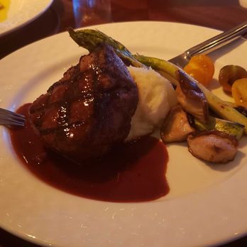Seafood Bar at The Breakers - Filet Mignon with mashed potatoes and asparagus - Seafood Near Me - Palm Beach, Florida Seafood Bar at The Breakers - Filet Mignon with mashed potatoes and asparagus - Seafood Near Me - Palm Beach, Florida