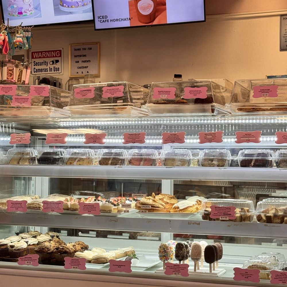 Vere’s Cakery - Display case - Desserts Near Me - South Gate, California Vere’s Cakery - Display case - Desserts Near Me - South Gate, California
