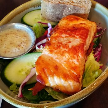 Lib's Grill - Salad with salmon - Seafood Near Me - Perry Hall, Maryland