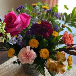 Rhonda's Roses & More - Bouquet like a butterfly garden!