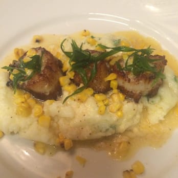 The Macintosh - Scallops and cheesy grits - New American Near Me - Phoenix, Arizona