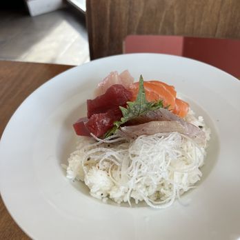 Sushi On Fire - Chirashi - Sushi Bars Near Me - Long Beach, California Sushi On Fire - Chirashi - Sushi Bars Near Me - Long Beach, California