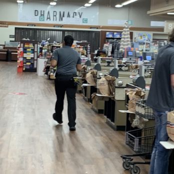 Tom Thumb - Manager running away after being SO rude!!! - Grocery Near Me - Frisco, Texas