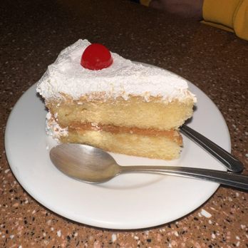 Aki E Restaurant Bar - Bizcocho Dominicano/ Dominican Cake - Dominican Near Me - Hollywood, Florida