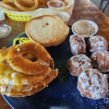 3 Bananas - Made it a Chicken Burger and was very satisfied - Fish & Chips Near Me - Crescent City, Florida