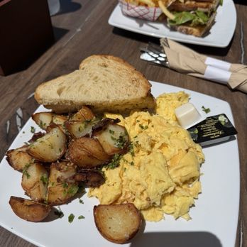Caroline's Seaside Cafe by Giuseppe - Cafes Near Me - La Jolla, California