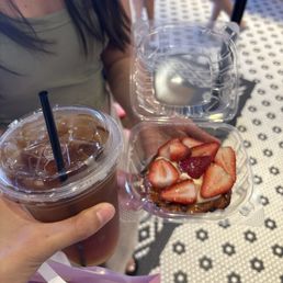 peach iced tea , strawberry chocolate chip tart