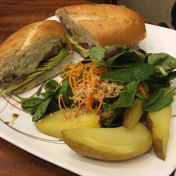 Spero Spera - Garlic steak and avocado with salad - Coffee & Tea Near Me - Honolulu, Hawaii