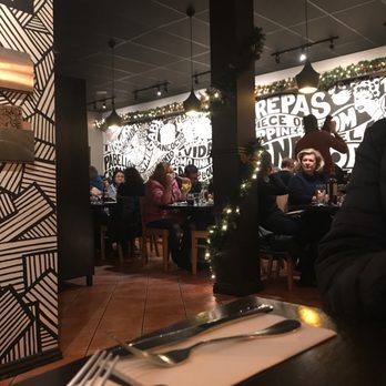 Bienmesabe - Dining area - Venezuelan Near Me - Chicago, Illinois