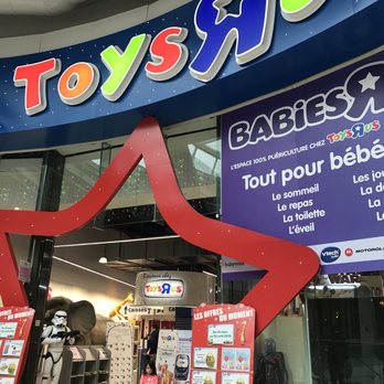 Toys R Us - My daughter mad at me cuz I was not walking in there fast enough. - Toy Stores Near Me - Puteaux, 92