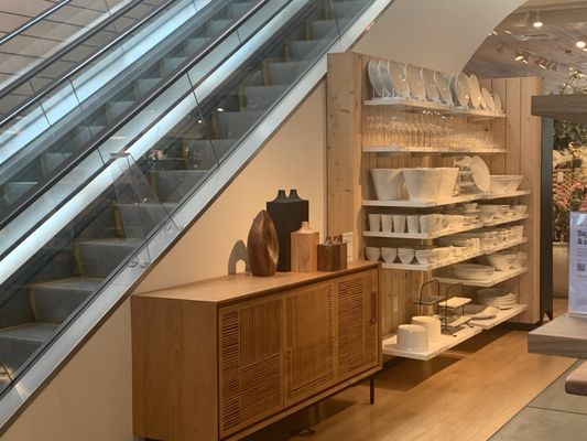 Crate & Barrel by null
