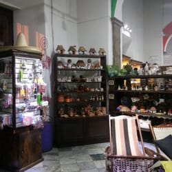 Mundo Maya - Llegas a la hermosa ciudad de Merida buscas en donde encontrar recuerdos tradicionales, y  tambien a buen precio. Aqui es !