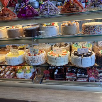 Haisch’s Bakery - Beautiful cake display - Bakeries Near Me - South Plainfield, New Jersey