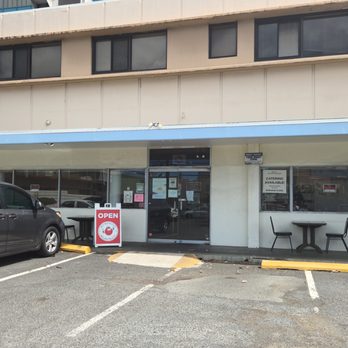 Dell's Kitchen and Bakery - Outside - Asian Fusion Near Me - Honolulu, Hawaii