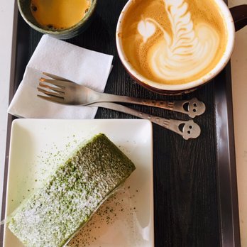 Dessert Cafe Momo - Desserts Near Me - Montreal, Quebec