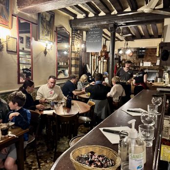 Robert et Louise - The best seat in the house at the end of the bar. - French Near Me - Paris, 75