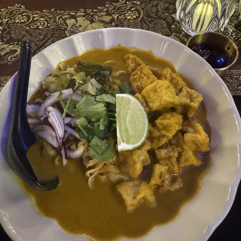 Kao soi with fried tofu Kao soi with fried tofu