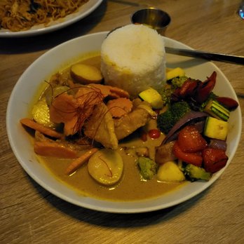 Kin Dee - Yellow curry (catfish) - IG @bougiefoodieboi - Thai Near Me - Seattle, Washington
