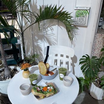 Arvo Café - Seating area - Cafes Near Me - Honolulu, Hawaii