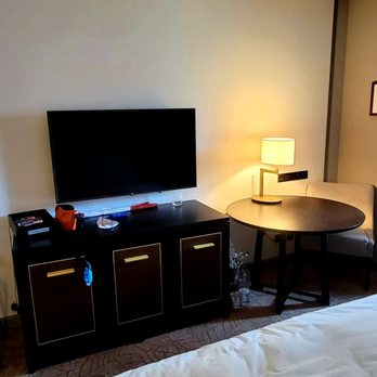 Hilton Munich City - ROOM TV - Hotels Near Me - Munich, BY Hilton Munich City - ROOM TV - Hotels Near Me - Munich, BY