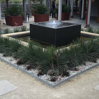 Piggs Peake Winery - Courtyard fountain - Wineries Near Me - Pokolbin, NSW Piggs Peake Winery - Courtyard fountain - Wineries Near Me - Pokolbin, NSW