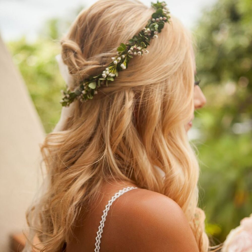 Beachy waves with braid and haku Beachy waves with braid and haku