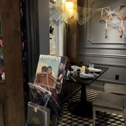 Magnolia Cafe And Bistro - Dining area