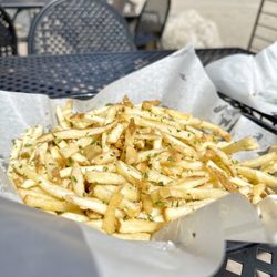 Inclined Burgers and Brew - Garlic fries