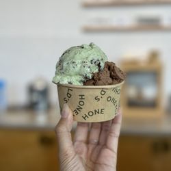 Ig: @whatsviveating | mint chip and chocolate olive oil brownie