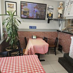 Steve's Pizza - Very clean pizza joint