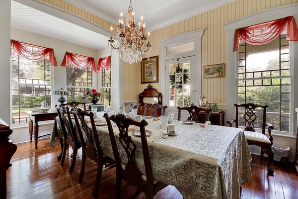 Robert Ruark Inn by null