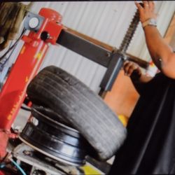 Russell's Mobile Roadside - Professional service technician balancing a tire for customer.