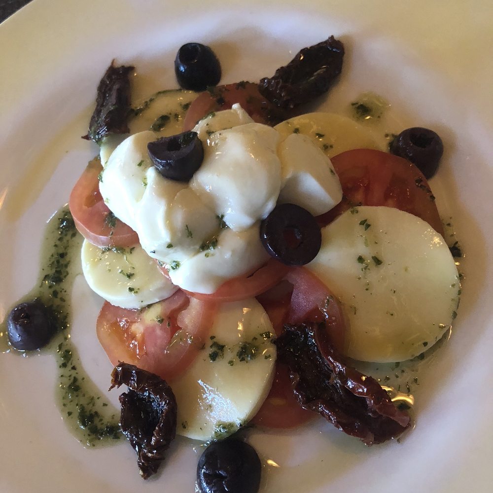 Aqva Restaurant - Caprese salad - Argentine Near Me - Puerto Iguazú, N