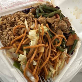Happy Wok - Chow mein, fried rice, and green bean chicken - Chinese Near Me - Moreno Valley, California Happy Wok - Chow mein, fried rice, and green bean chicken - Chinese Near Me - Moreno Valley, California