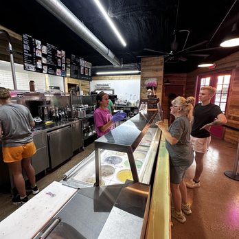 Happy‘s Sip And Dip - Ice cream bar - Ice Cream & Frozen Yogurt Near Me - Gainesville, Texas Happy‘s Sip And Dip - Ice cream bar - Ice Cream & Frozen Yogurt Near Me - Gainesville, Texas
