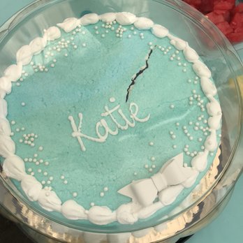 Safeway - This is what I got disappointing.. the crack also came in the cake and they refused to let us get our money back - Grocery Near Me - Antioch, California