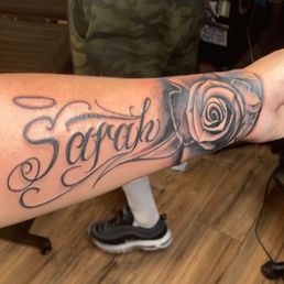 Fixed the lettering & did the rose!