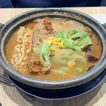 Cafe De Hong Kong - Clay Pot Satay Beef Instant Noodle in Soup w/ Spring Spring Roll - Hong Kong Style Cafe Near Me - Markham, Ontario